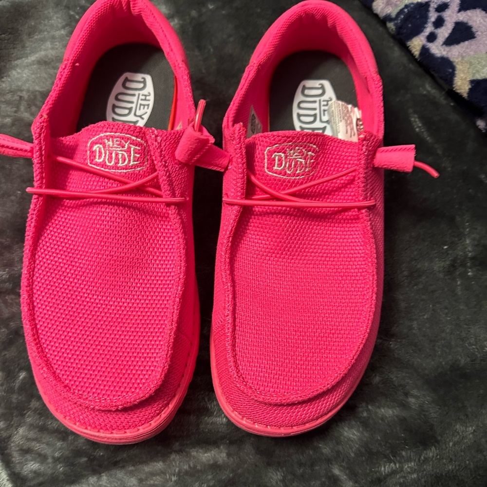 Hey dudes bright pink size 9
